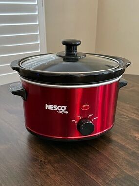 Nesco 1.5 Quart Slow Cooker - Metallic Red